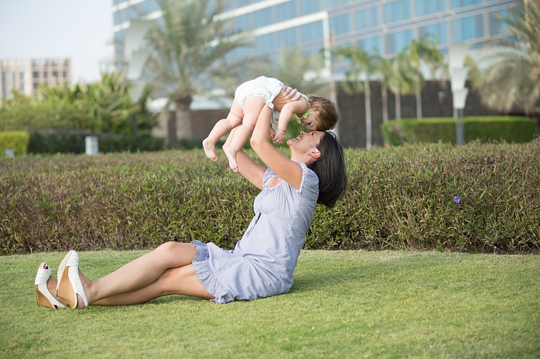 Фитнес для молодой мамы: как привести себя в форму с ребёнком на руках?