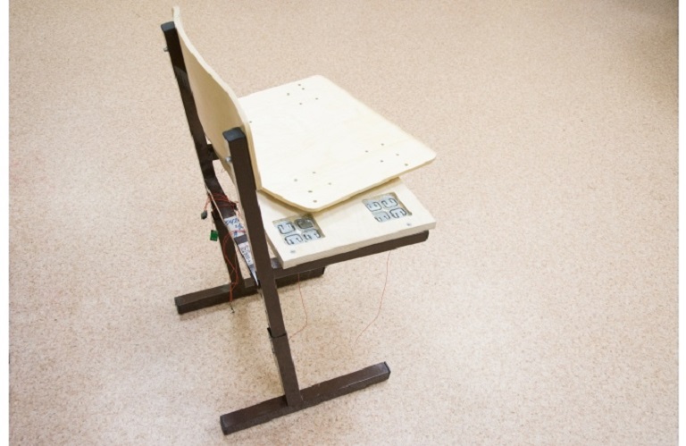 Российские учёные создали стул, который «научит» школьника сидеть правильно