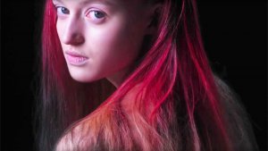 Инновационная краска для волос меняет цвет в зависимости от температуры (видео)