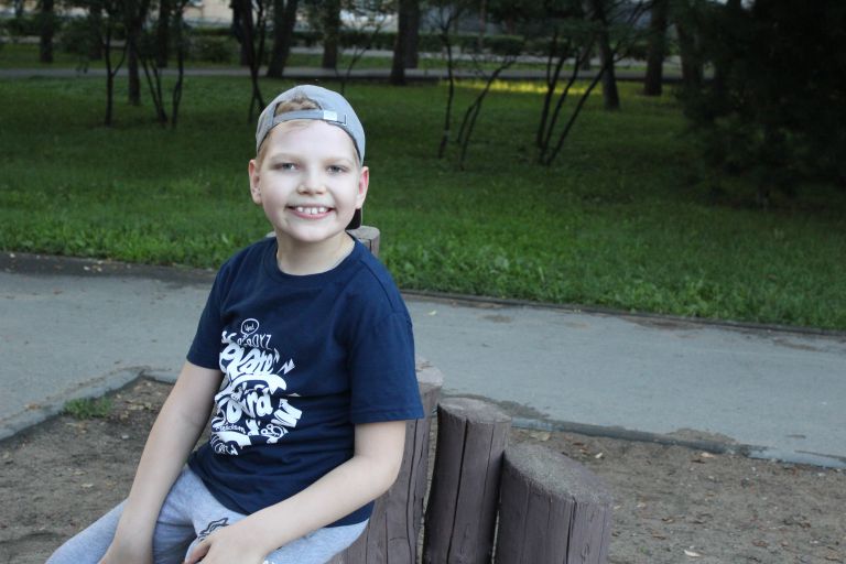 Мальчику из Новосибирска требуется помощь в борьбе с частыми и тяжёлыми приступами эпилепсии