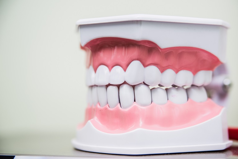 Врач-стоматолог ввела пациентку в заблуждение и удалила ей 22 здоровых зуба