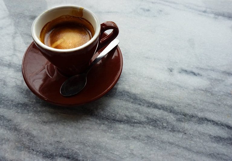 Бодрящие свойства кофе: учёные считают, что дело не только в кофеине