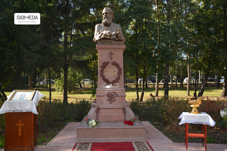 В Новосибирске открыт памятник Святителю Луке – выдающемуся хирургу В. Ф. Войно-Ясенецкому (ФОТОРЕПОРТАЖ)