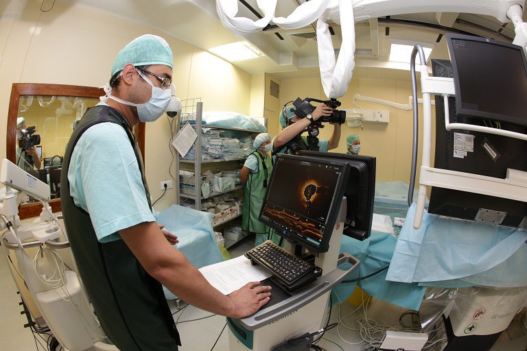 Новосибирские кардиохирурги провели показательные эндоваскулярные операции по новой технологии