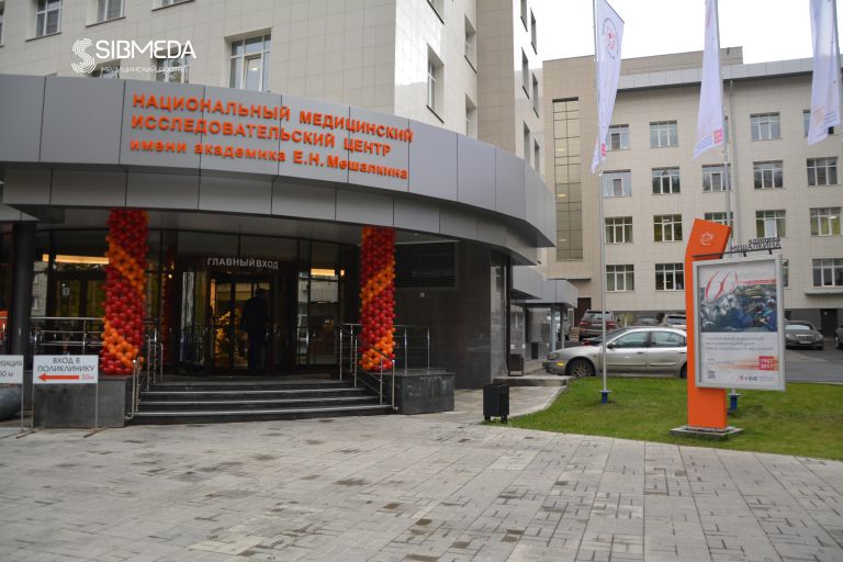 Более 7, 8 млрд рублей выделено из федерального бюджета на реконструкцию клиники Мешалкина