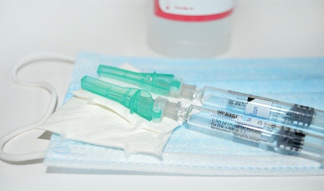 Озвучены условия вакцинации от коронавируса для аллергиков