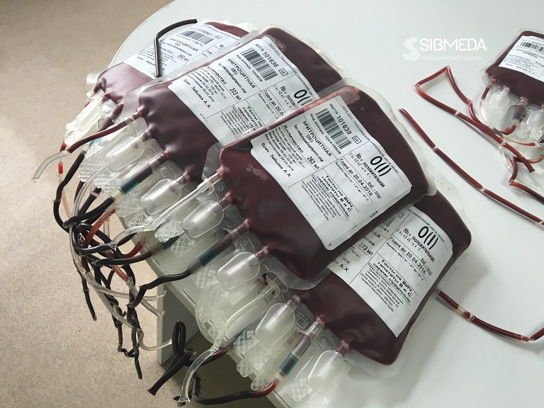 Новосибирским пациентам начали переливать плазму крови с антителами к коронавирусу