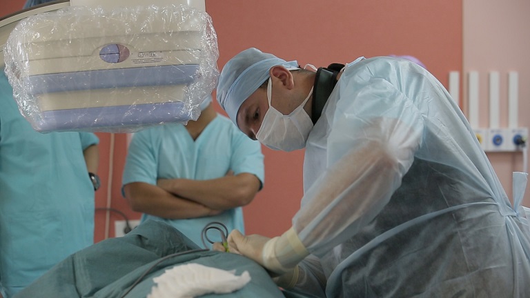 Новосибирские хирурги первыми в России применили плазменный скальпель при замене кардиостимулятора