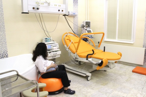 В России тестируется кровать-трансформер для вертикальных родов