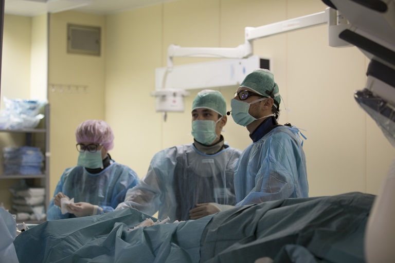 Новосибирские хирурги впервые в мире выполнили эндоваскулярное лечение пациентки с ложной аневризмой корня аорты