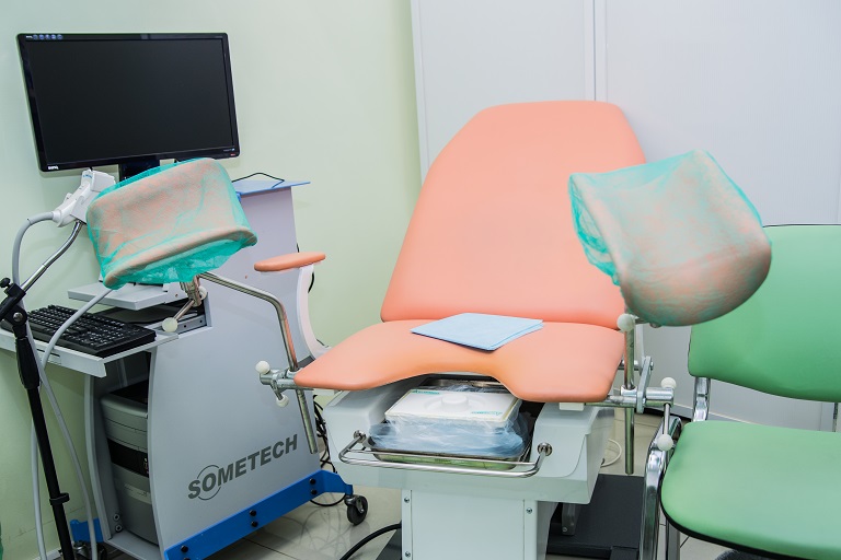 Директор частного медицинского центра оборудовал гинекологические кабинеты скрытыми видеокамерами