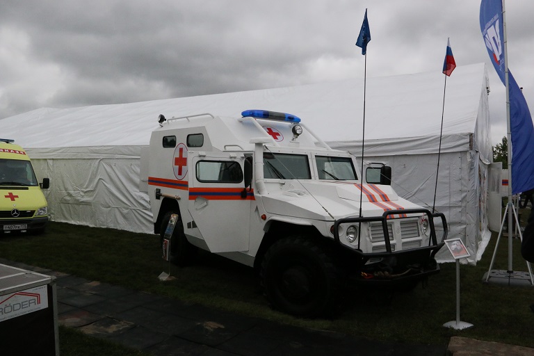 В России создали бронированный медицинский автомобиль для работы в боевых условиях «Тигр Айболит»