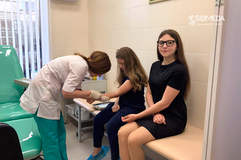 В каких медучреждениях Новосибирска ребёнку бесплатно введут иммуноглобулин в случае укуса клеща?