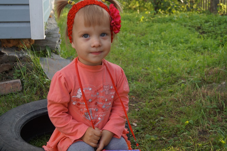 Слуховые аппараты помогут 2-летней Ангелине слышать и говорить