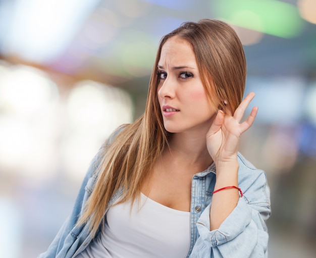 Отоларингологи: привычка чистить уши опасна для здоровья