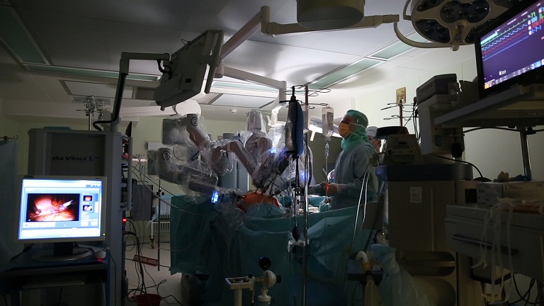 Новосибирские хирурги спасли 36-летнего пациента с раком мочевого пузыря, сохранив ему полноценное качество жизни