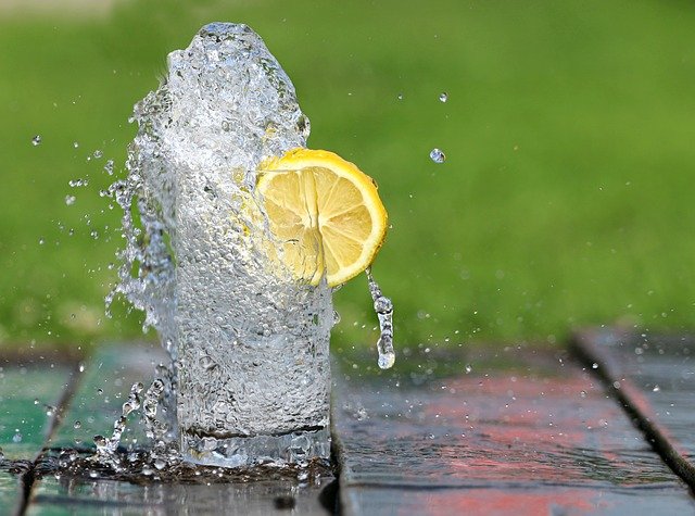 Диетолог назвала правила употребления воды в жаркую погоду