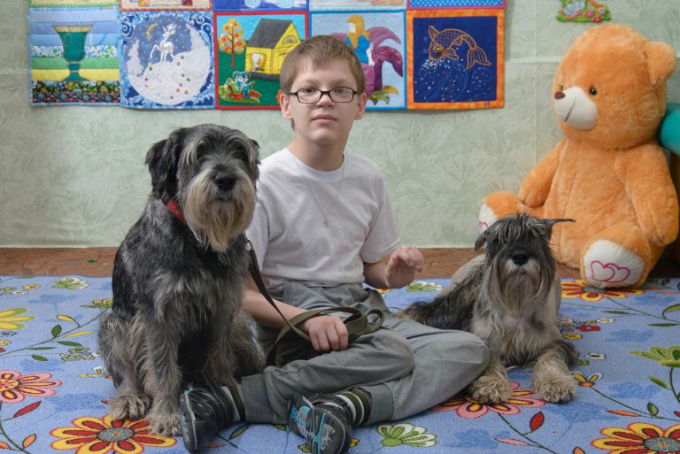 Мальчику, лишённому возможности двигаться, может помочь лечение в Москве