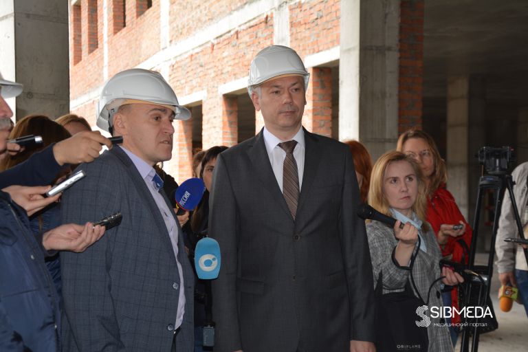 Губернатор Новосибирской области Андрей Травников проверил ход работ по строительству перинатального центра