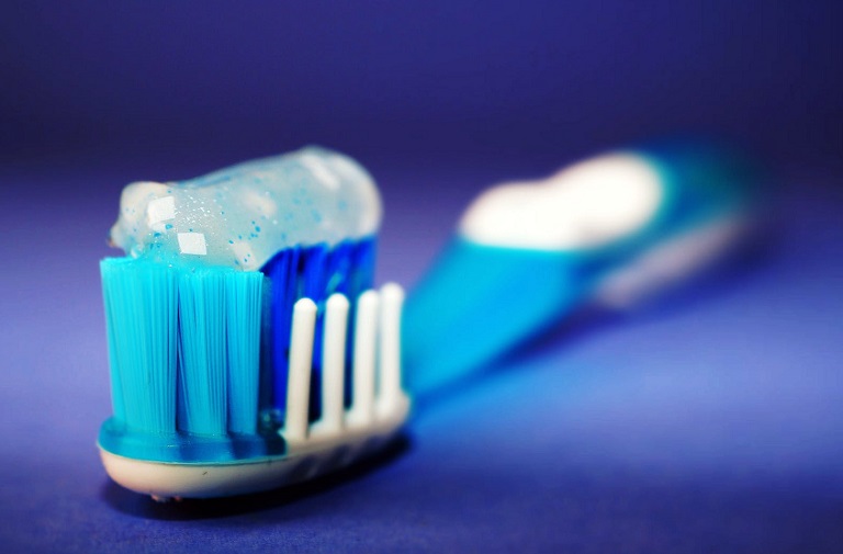 Учёные обнаружили, что компонент зубной пасты может вызывать воспаление кишечника