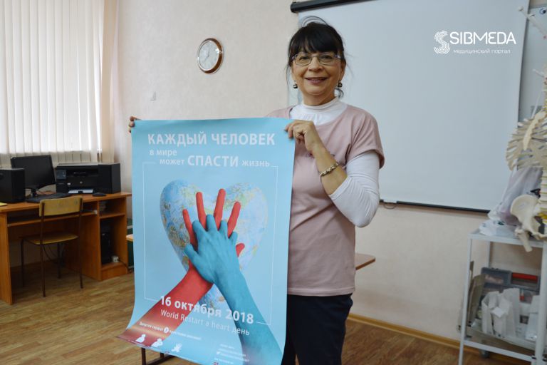 Инструкторы Европейского совета по реанимации научили новосибирских студентов «заводить сердце»
