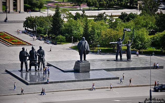 Городские власти побеспокоились о безопасности прогулок у памятника Ленину