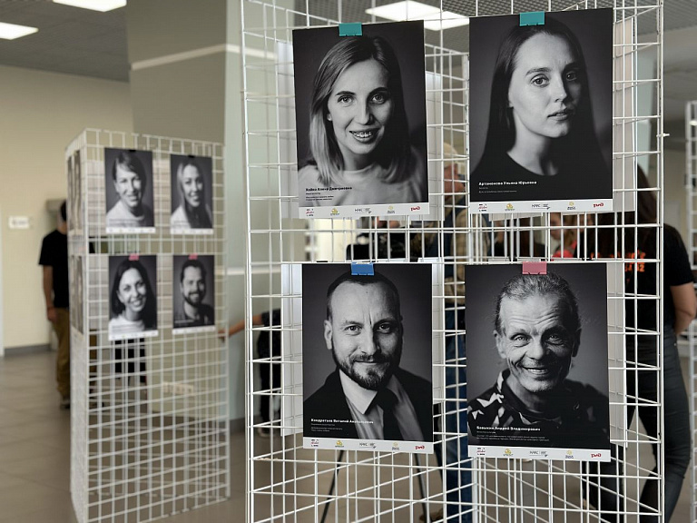 Новосибирцам представили фотопроект «Волонтёры в лицах»