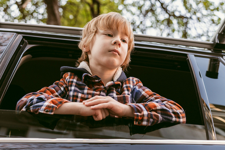 Что делать, если ребёнка укачивает в машине?