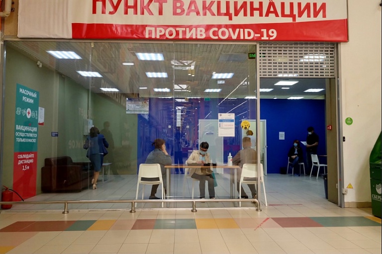 Пункты вакцинации работают уже в четырех торговых центрах Новосибирска 