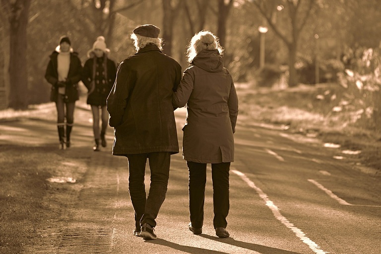 Всего один час быстрой ходьбы в неделю помогает предотвратить инвалидность у пожилых людей с остеоартритом