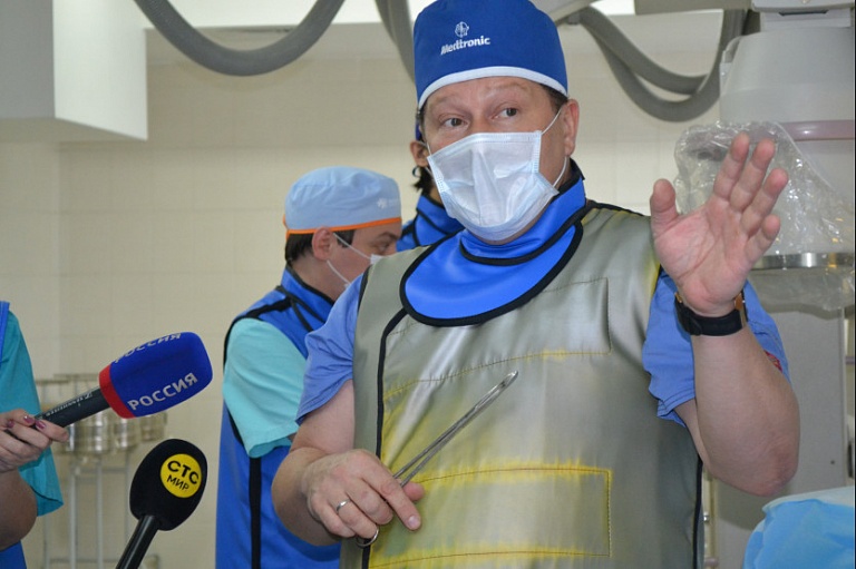 Новосибирские хирурги впервые в России выполнили имплантацию искусственного кардиостимулятора по новому методу