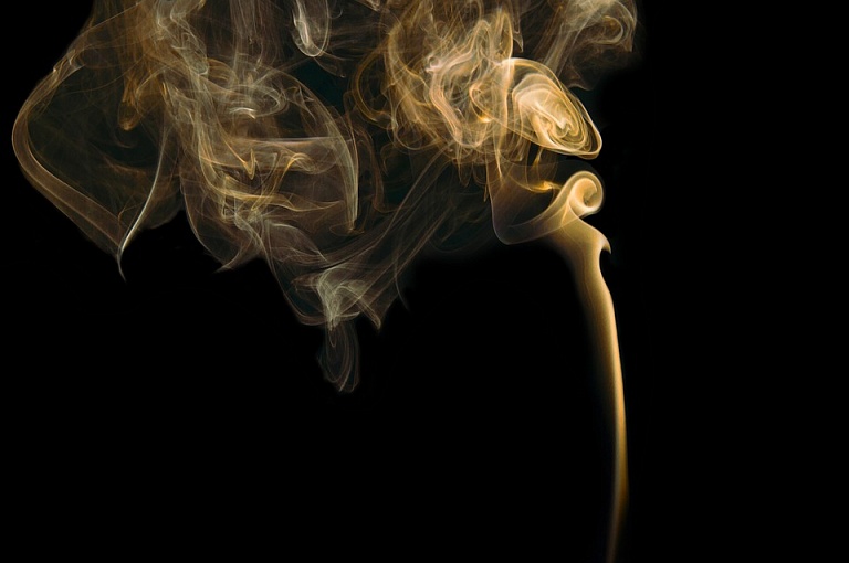 Порядка 70% людей после первой сигареты становятся заядлыми курильщиками
