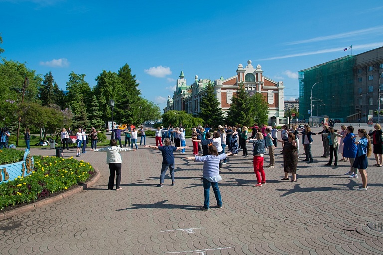 В Новосибирске стартовал летний сезон парковой гимнастики