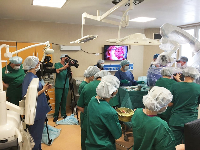 Новосибирские нейрохирурги провели операцию на мозге «с пробуждением» 