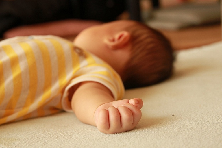 Успокоительный «белый шум» стал причиной пересадки кожи у младенца
