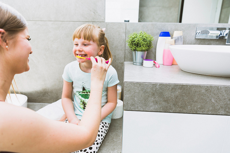 С какого возраста ребёнку можно пользоваться взрослой зубной пастой? 