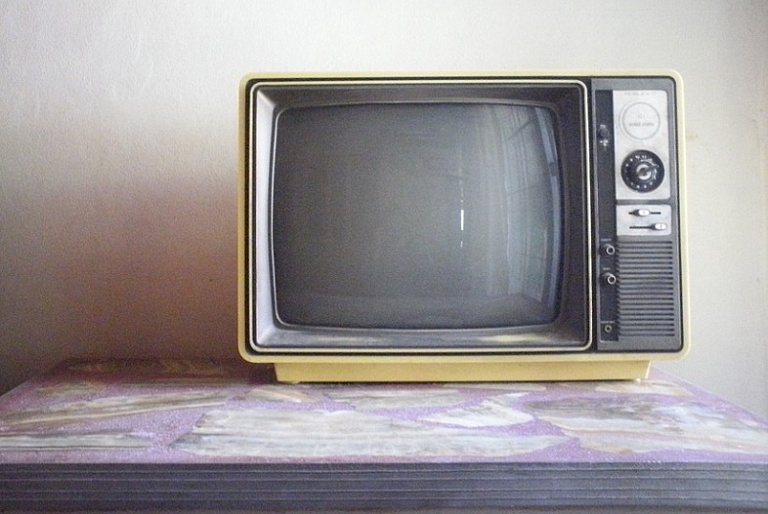 Чрезмерное увлечение телевизором вызывает у детей остеопороз