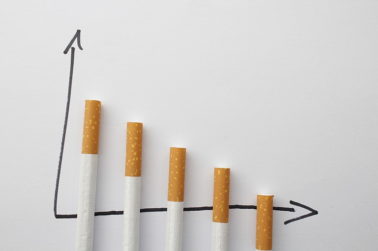 Уменьшает ли курение шансы найти работу? 