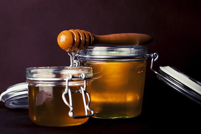 Врачам предложили лечить пациентов от кашля мёдом и травяными микстурами, а не антибиотиками